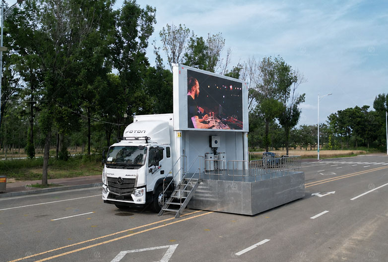 LR235S Solar-Powered Roadshow Truck